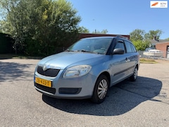 Skoda Fabia Combi - 1.2-12V Ambition Business Line*Achteruitcamera*Carplay* Airco* Trekhaak