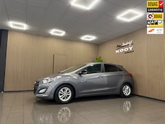 Hyundai i30 - 1.6 GDI Go * Afn. Trekhaak / Navigatie / Camera / LM Velgen / NL Auto