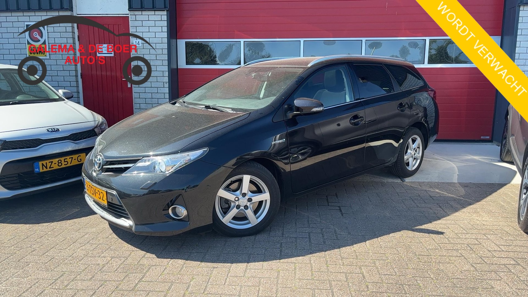 Toyota Auris Touring Sports - 1.8 Hybrid Lease+ PANORAMADAK / CAMERA / STOELVERW / NAVI / CLIMA / PDC / BLUETOOTH / CRUI - AutoWereld.nl