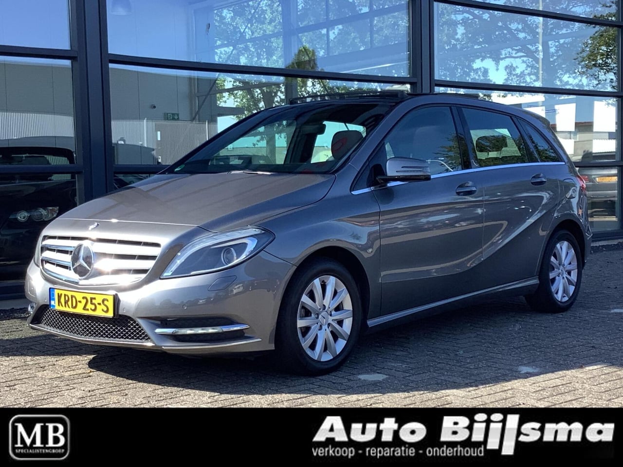 Mercedes-Benz B-klasse - 180 Ambition automaat, Panorama dak, lederen bekleding, xenon verlichting - AutoWereld.nl