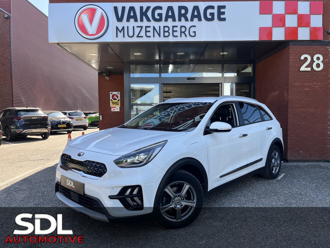 Kia Niro - 1.6 GDi Hybrid ExecutiveLine // LEDER // ELEK.STOEL+GEHEUGEN // DODEHOEK // JBL // KEYLESS - AutoWereld.nl