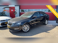 Skoda Octavia - 1.0 TSI Greentech Ambition Business VIRTUAL / TREKHAAK / NAVI / CARPLAY / CLIMA / PDC / BL