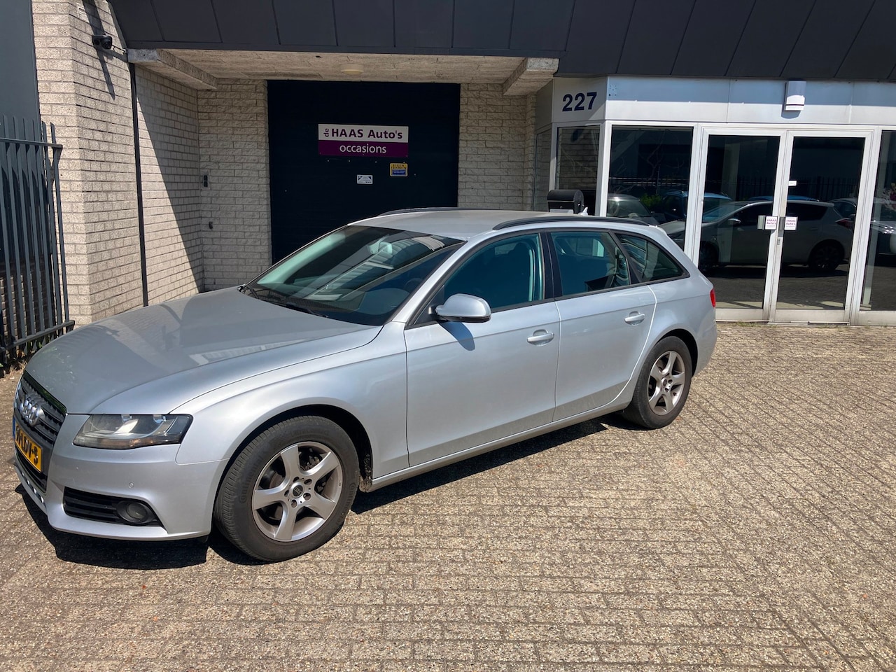 Audi A4 Avant - 2.0 TDI Pro Line Business / NAVI / CLIMA / TREKHAAK / ALU VELGEN / EURO-5 - AutoWereld.nl