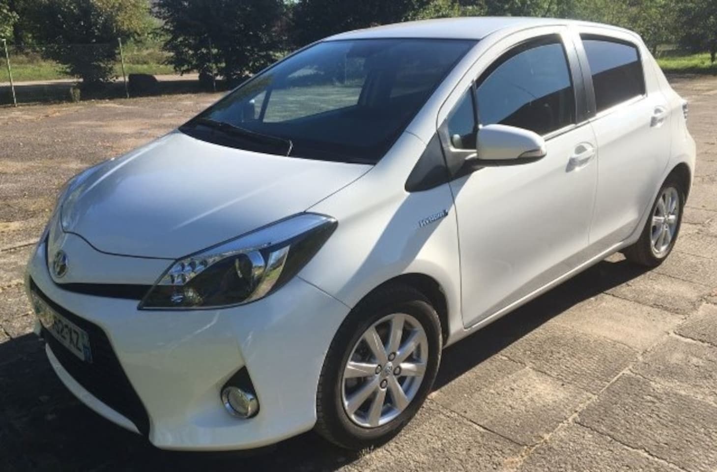 Toyota Yaris - 1.5 Full Hybrid Comfort met Lm wielen en Navi - AutoWereld.nl