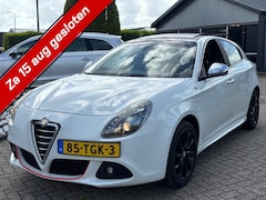 Alfa Romeo Giulietta - 1.4 Turbo Benzine Automaat Wit Panoramadak Sport