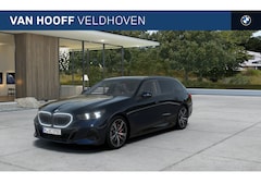 BMW 5-serie Touring - 550e xDrive M Sport Automaat / Panoramadak / Bowers & Wilkins / Adaptief M Onderstel Profe