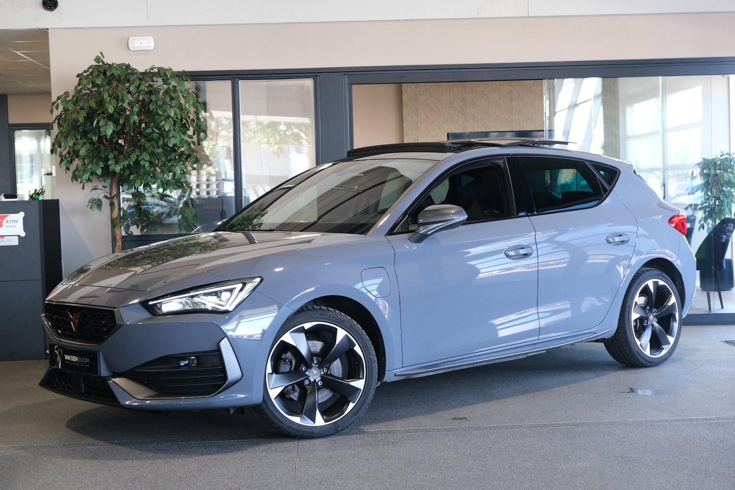 CUPRA Leon - 1.4 e-Hybrid 204PK DSG Pano Navi Led ACC Virtual - AutoWereld.nl