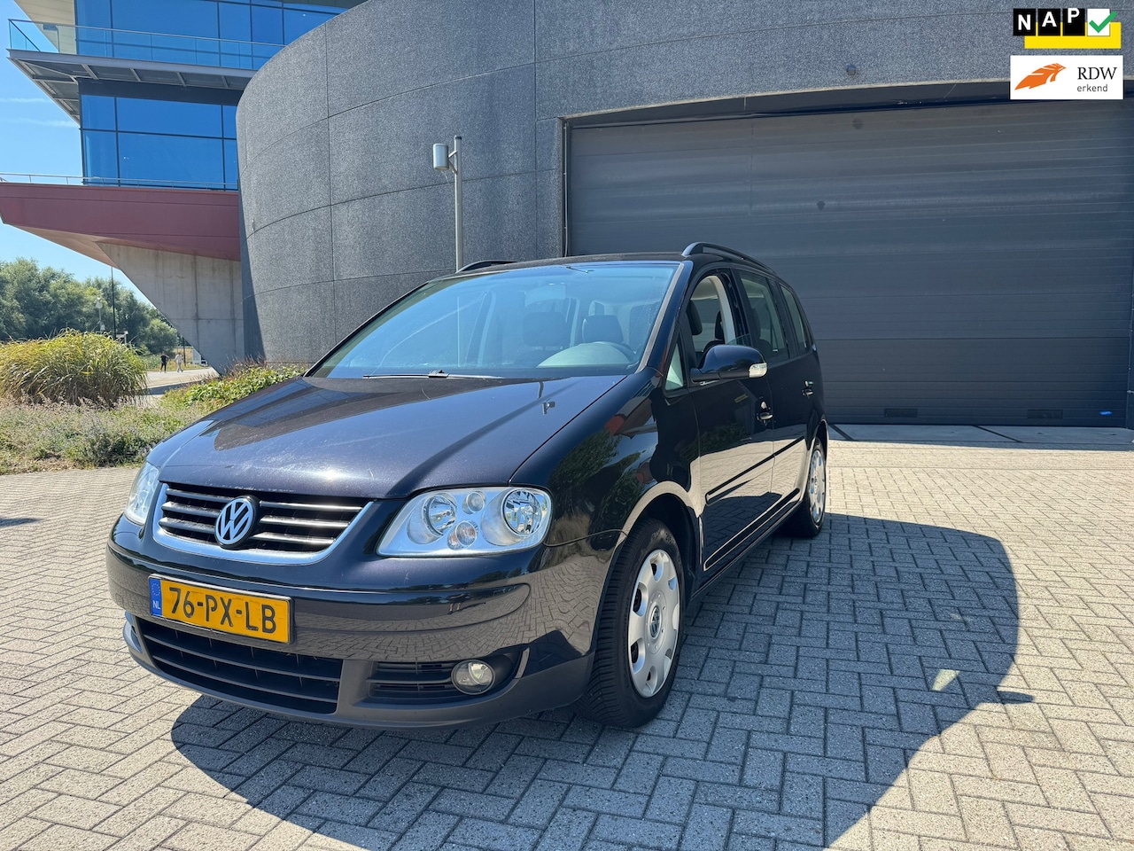 Volkswagen Touran - 2.0-16V FSI Trendline 2.0-16V FSI Trendline - AutoWereld.nl