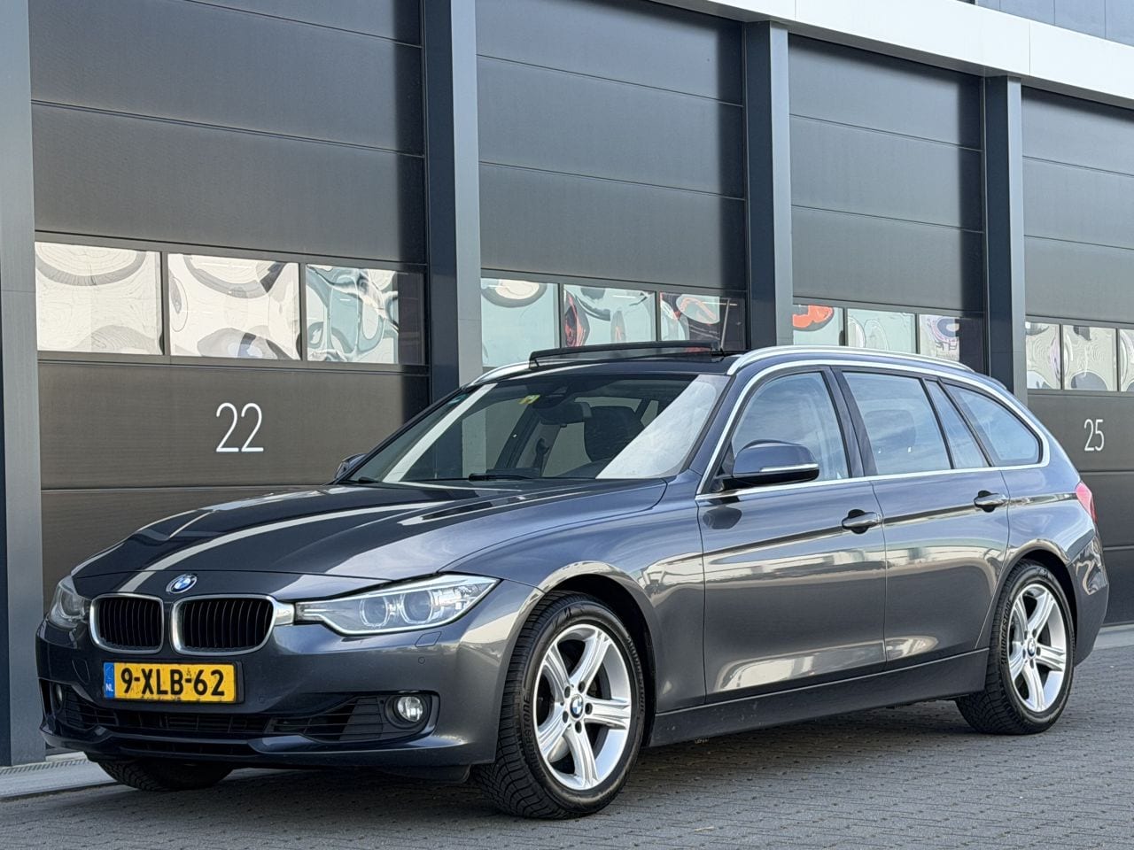 BMW 3-serie Touring - 330d Hade-Up Pano Leer Xenon - AutoWereld.nl