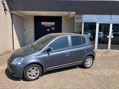 Toyota Yaris - 1.3 VVT-i Blue / AIRCO / 5 DEUREN / ALU VELGEN /