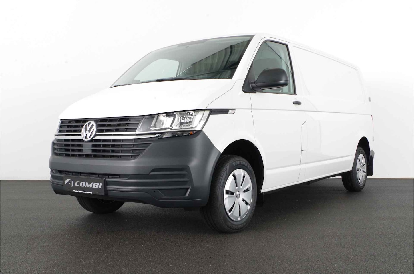 Volkswagen Transporter - 2.0 TDI L2H1 28 >BPM vrij | Direct leverbaar/110pk/navi/cruise/Lederen stuur/Apple Carplay - AutoWereld.nl