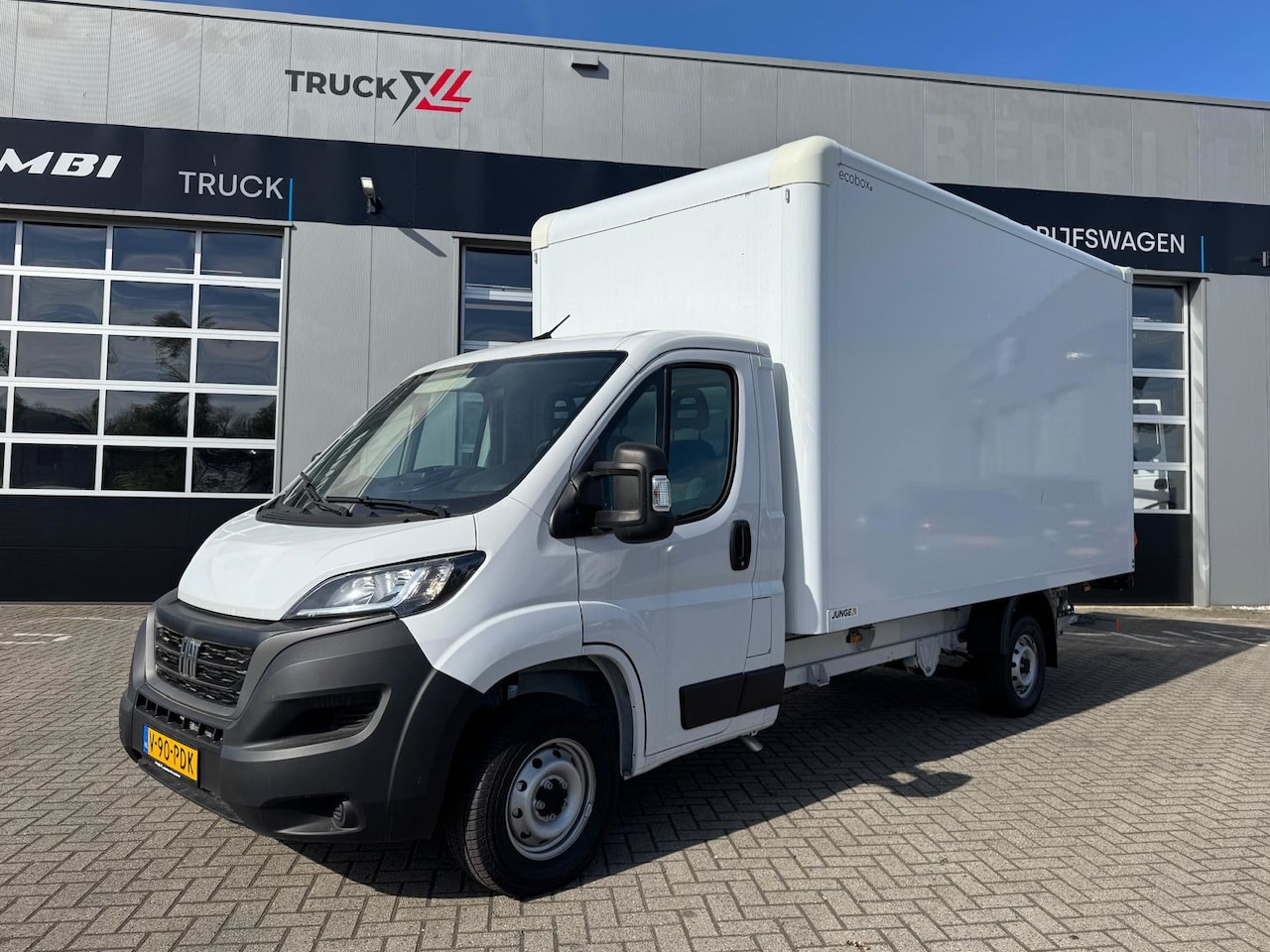 Fiat Ducato - 2.2 MultiJet 3.5t 180pk > BPM Vrij!/Bakwagen met laadklep! 1015kg laadvermogen/meubelbak + - AutoWereld.nl