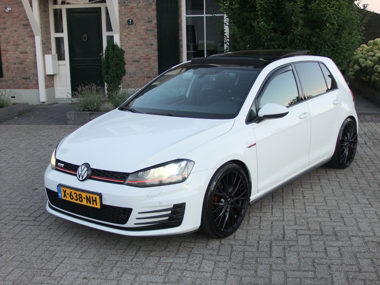 Volkswagen Golf - 2.0 TSI GTI 2.0 TSI GTI , Pana/schuifdak , Xenon , Carplay , Navi , cruise enz. Zeer nette auto - AutoWereld.nl