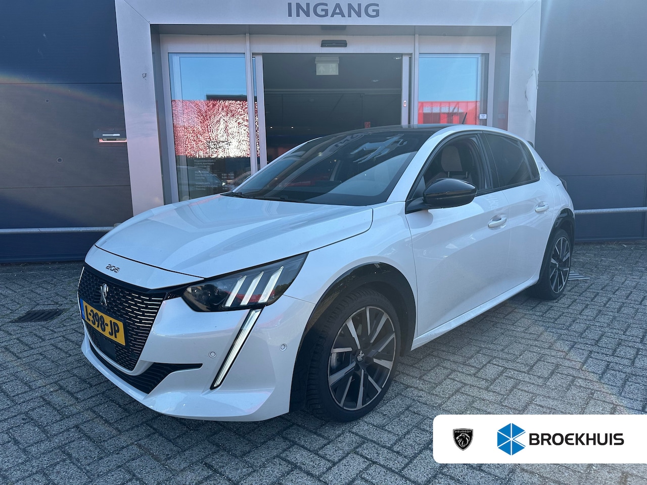 Peugeot 208 - 1.2 PureTech GT Pack | Panoramadak | Adaptieve Cruise | Navigatie | Stoelverwarming | Acht - AutoWereld.nl