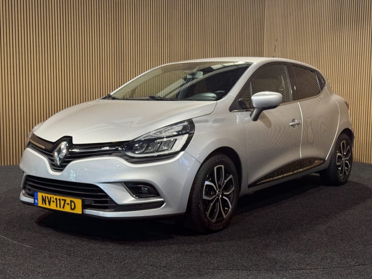 Renault Clio - 1.2 TCe Intens | Automaat | Keyless | Clima | Camera | Cruise - AutoWereld.nl