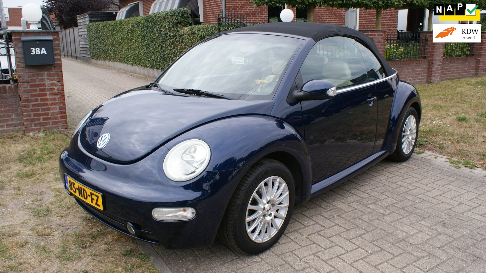 Volkswagen New Beetle Cabriolet - 2.0 - AutoWereld.nl