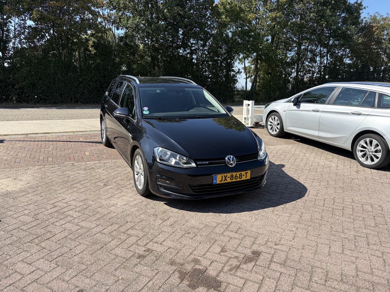 Volkswagen Golf Variant - 1.0 TSI Connected Series CAMERA CARPLAY CLIMA PDC CRUISE - AutoWereld.nl