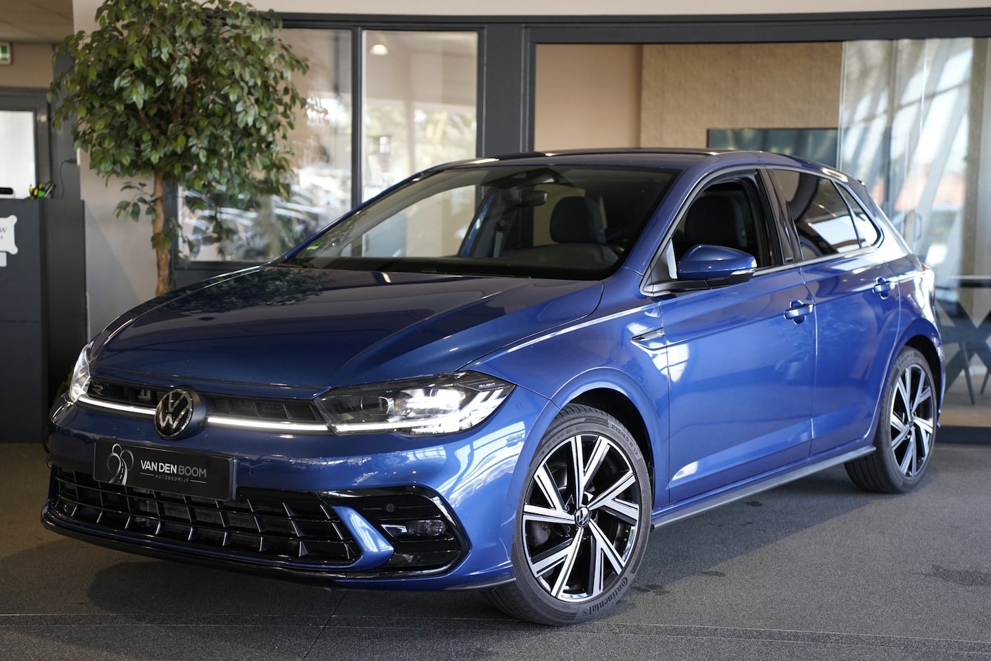 Volkswagen Polo - 1.0 TSI 110PK 2x R-Line DSG Facelift IQ Led Cam Navi Beats Kessy - AutoWereld.nl