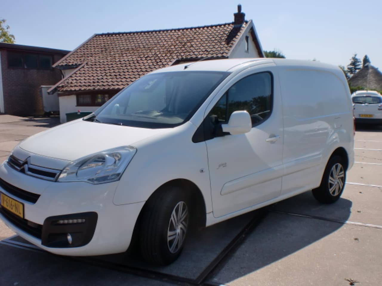 Citroën Berlingo - 1.6 BlueHDi AIRCO BJ2018 EU6 DISTRI VV LEASE€69 - AutoWereld.nl