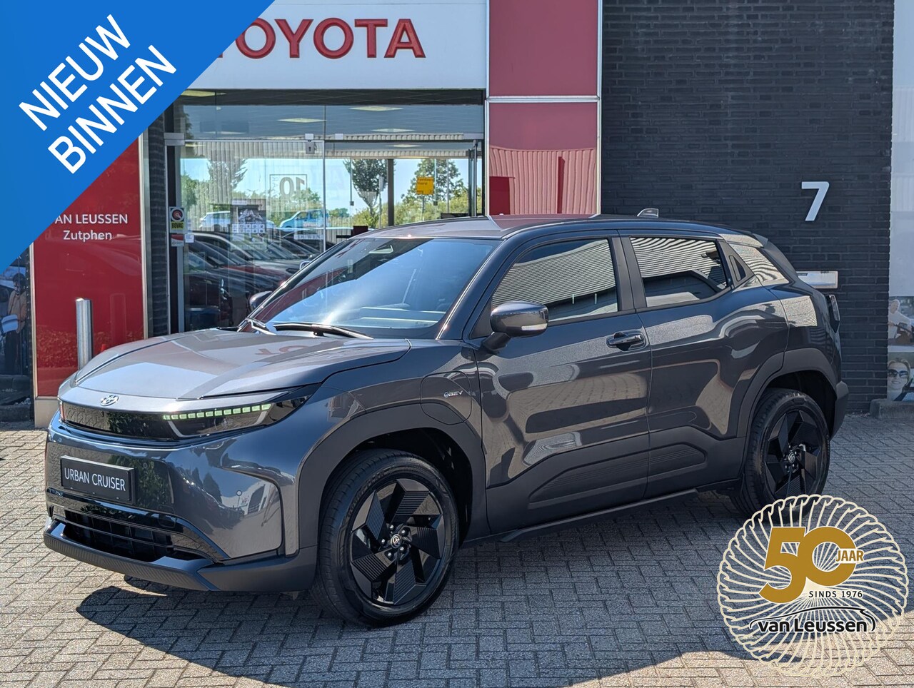 Toyota Urban Cruiser - Dynamic 61 kWh NIEUW DIRECT LEVERBAAR - AutoWereld.nl