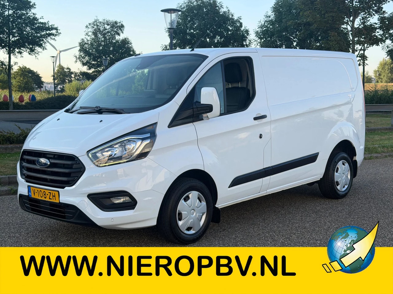 Ford Transit Custom - 2.0TDCI L1H1 Airco Navi Cruisecontrol Trekhaak EURO 6 - AutoWereld.nl