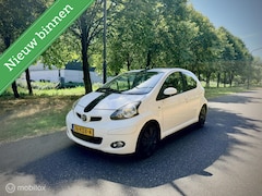 Toyota Aygo - 1.0-12V Xcite White*NW APK 8/27*AIRCO*HALF LEDER