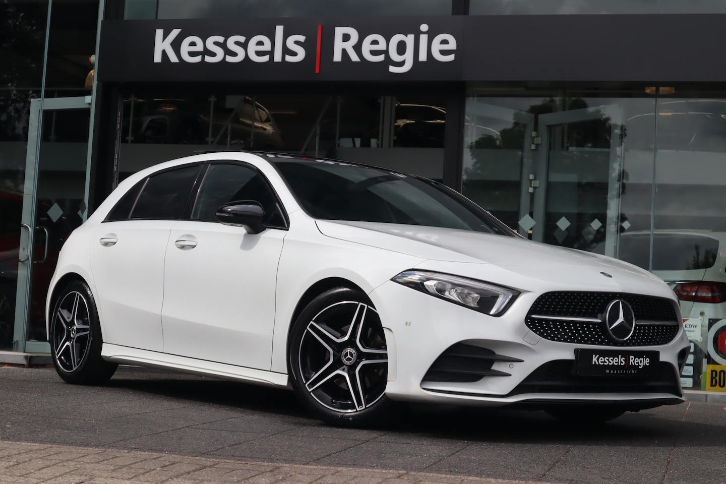 Mercedes-Benz A-klasse - 200 AMG Pano Sfeerverlichting Burmester Camera Widescreen LED - AutoWereld.nl
