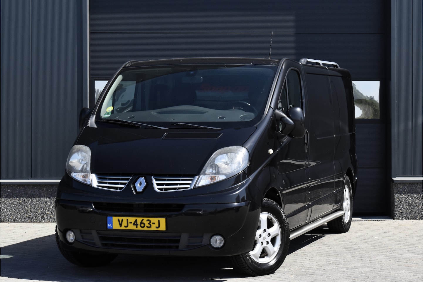 Renault Trafic - 2.0 dCi T29 L2H1 Eco Black Edition Trekhaak - Leer - Cruise - AutoWereld.nl