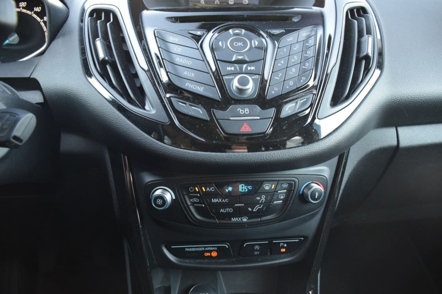 Ford B-Max - 1.0 EcoBoost Titanium 1.0 EcoBoost Titanium, Nap, Airco, Achteruitrijcamera, Parkeerhulp voor en achter,
