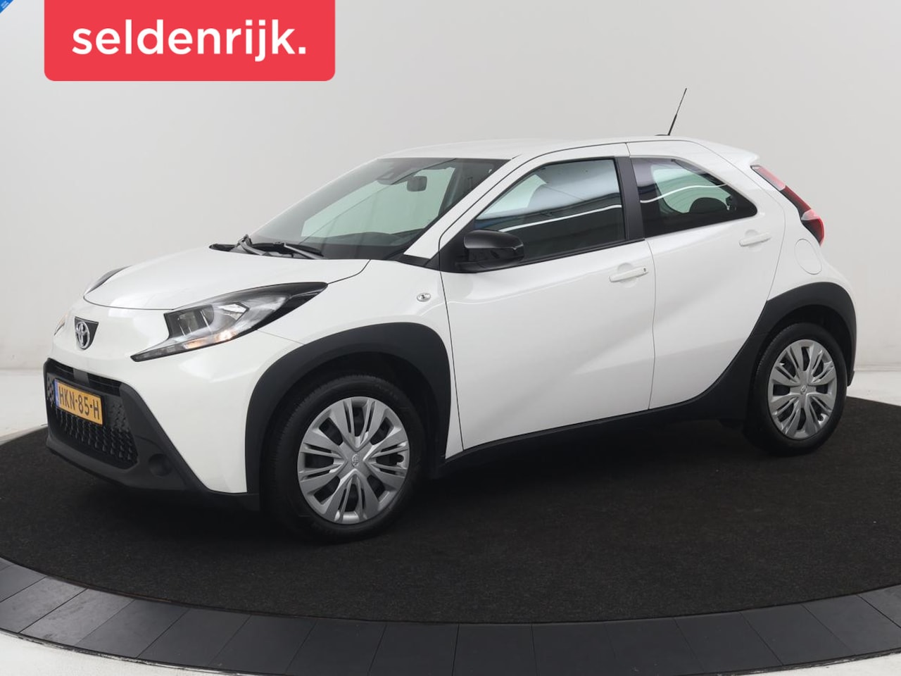Toyota Aygo X - 1.0 VVT-i MT Play | 5-deurs | Adaptive cruise | Lane assist | Carplay | DAB | NAP 31.639km - AutoWereld.nl