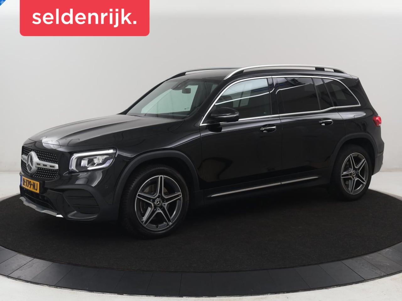 Mercedes-Benz GLB - 200 AMG Line | Leder/alcantara | Stoelverwarming | Cruise control | Lane assist | Sfeerver - AutoWereld.nl