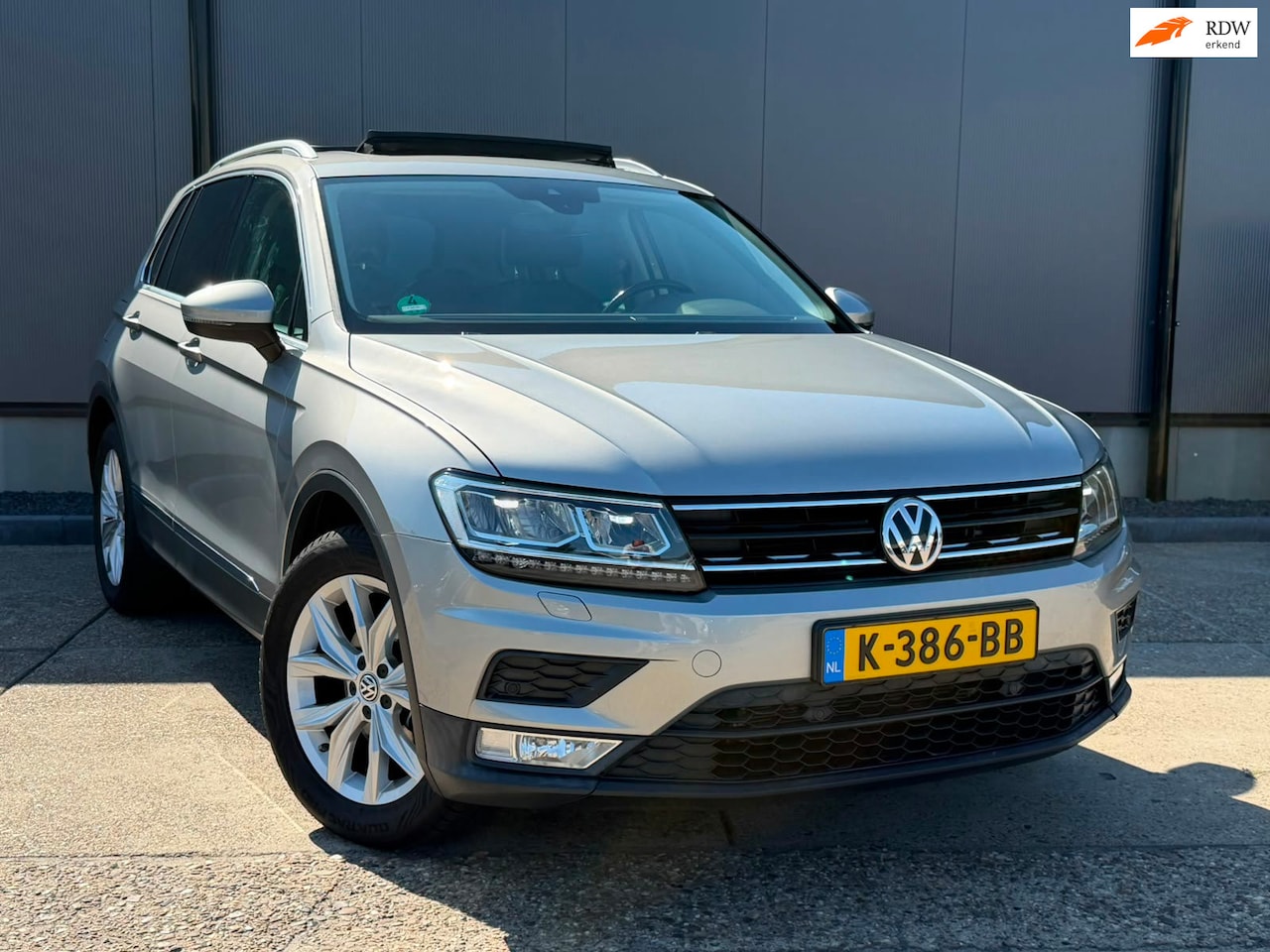 Volkswagen Tiguan - 1.4 TSI ACT / PANO / TREKH. / DIGI / LED enz.. - AutoWereld.nl