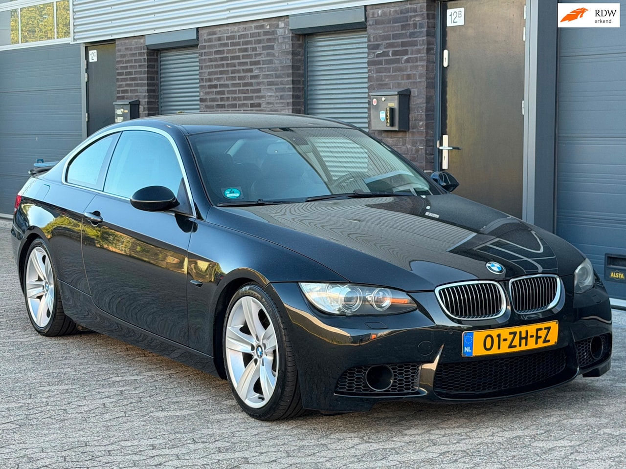 BMW 3-serie Coupé - 325i Introduction M-pakket LEER NAVI AUTOMAAT - AutoWereld.nl