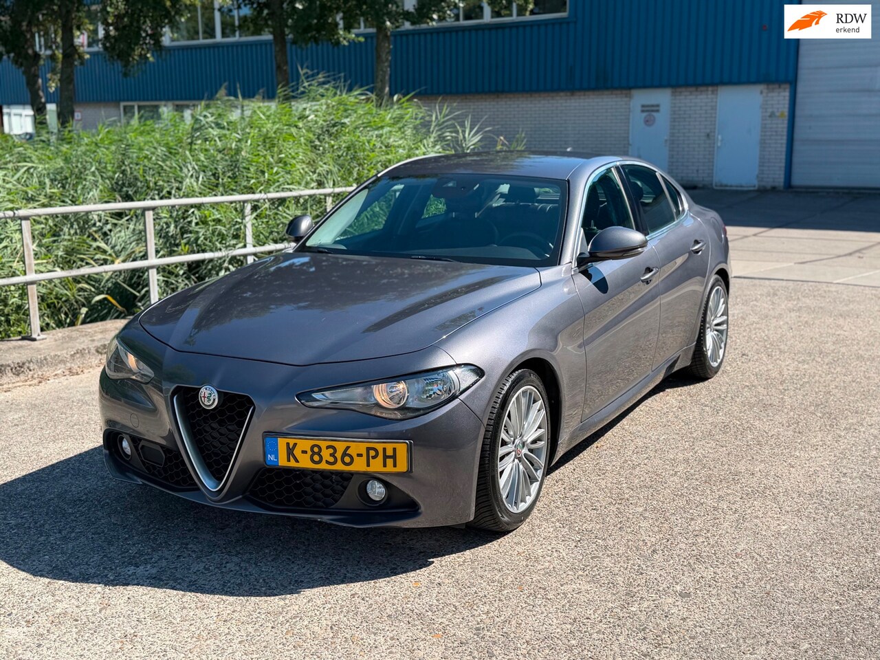 Alfa Romeo Giulia - 2.0T Super!2016!AUtomaat!200PK!PDC!LM.velgen! - AutoWereld.nl
