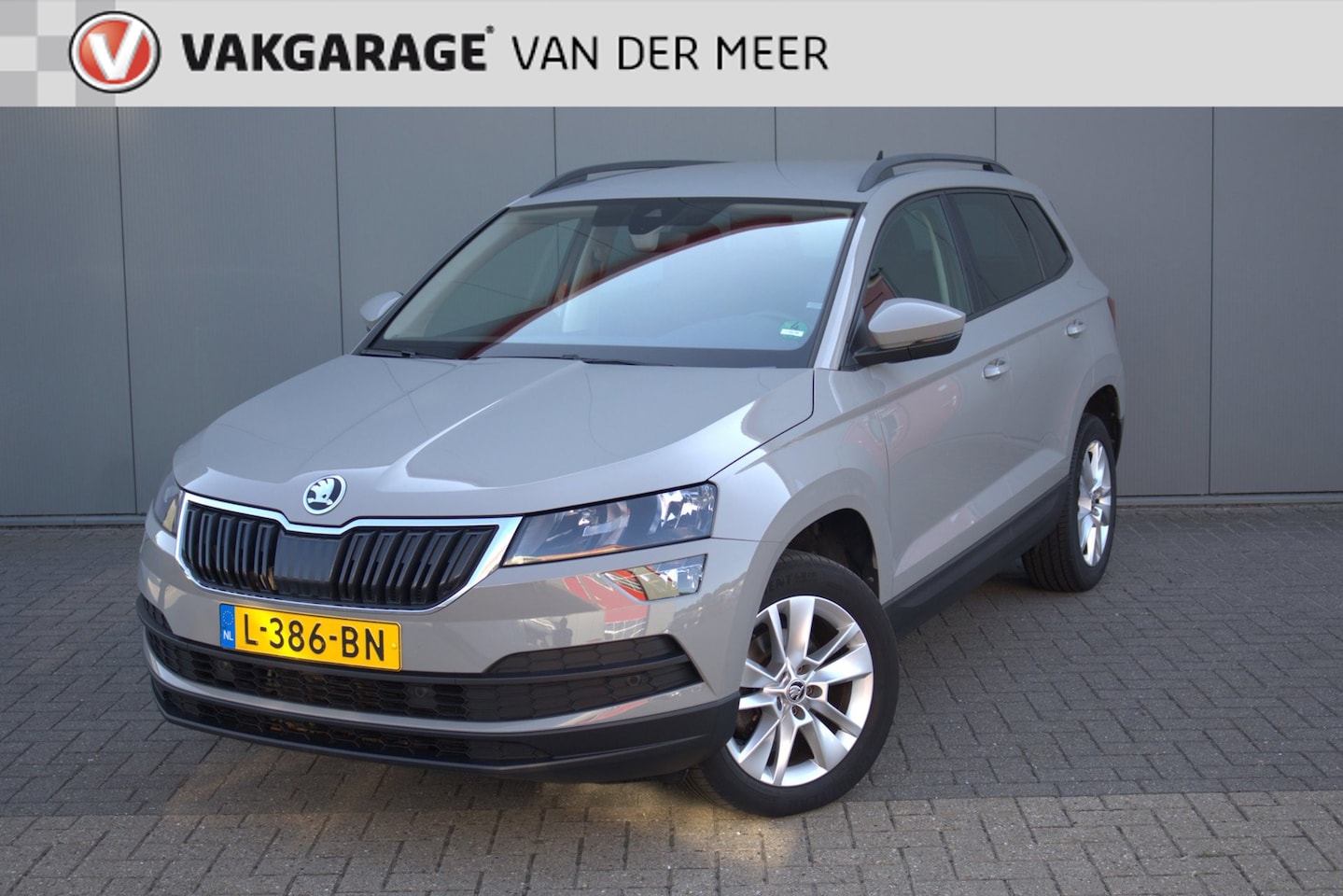 Skoda Karoq - 1.5 TSI ACT AUTOMAAT / TREKHAAK / CARPLAY / ACC - AutoWereld.nl
