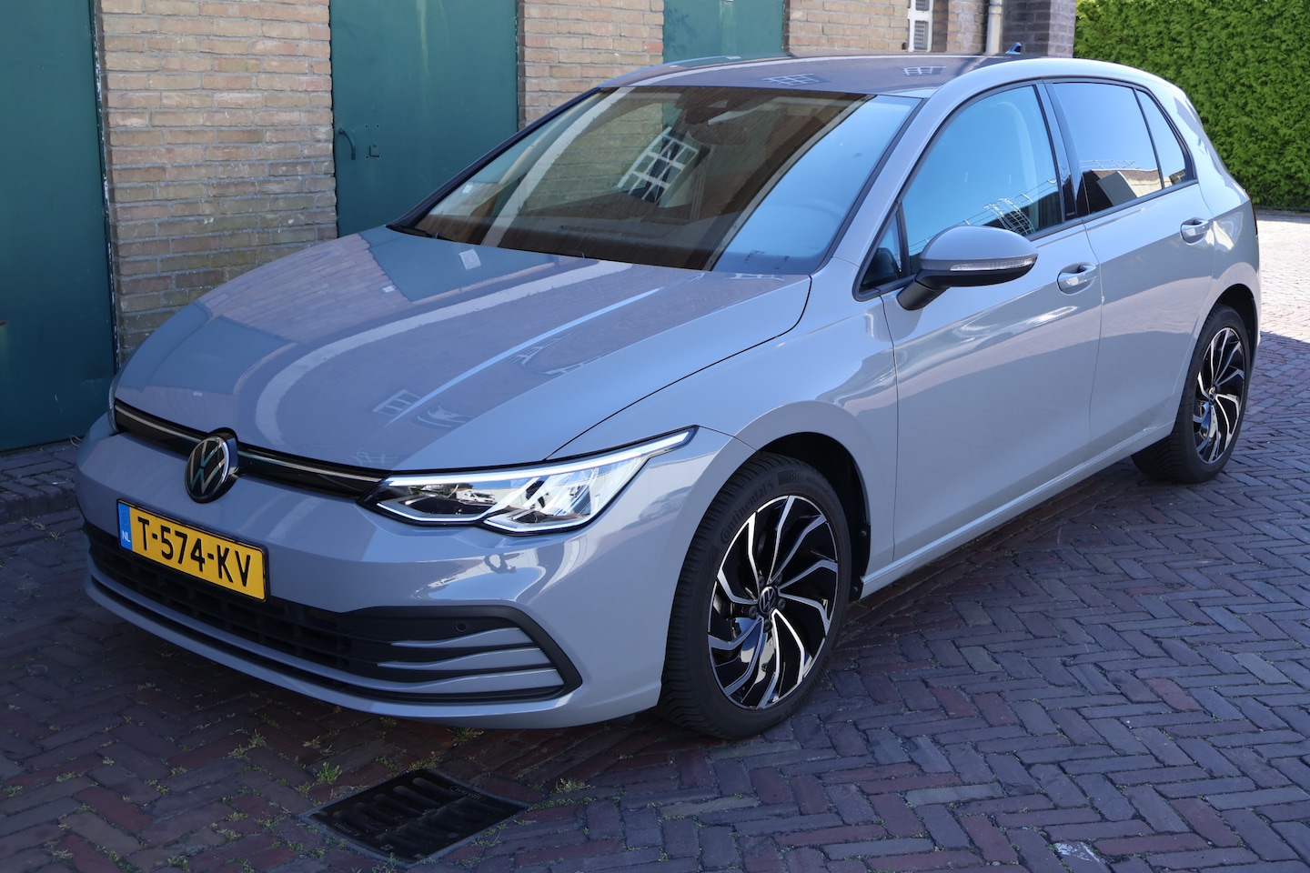 Volkswagen Golf - 1.0 eTSI Life NL-Auto / Virtual / Clima / Nardo gray - AutoWereld.nl