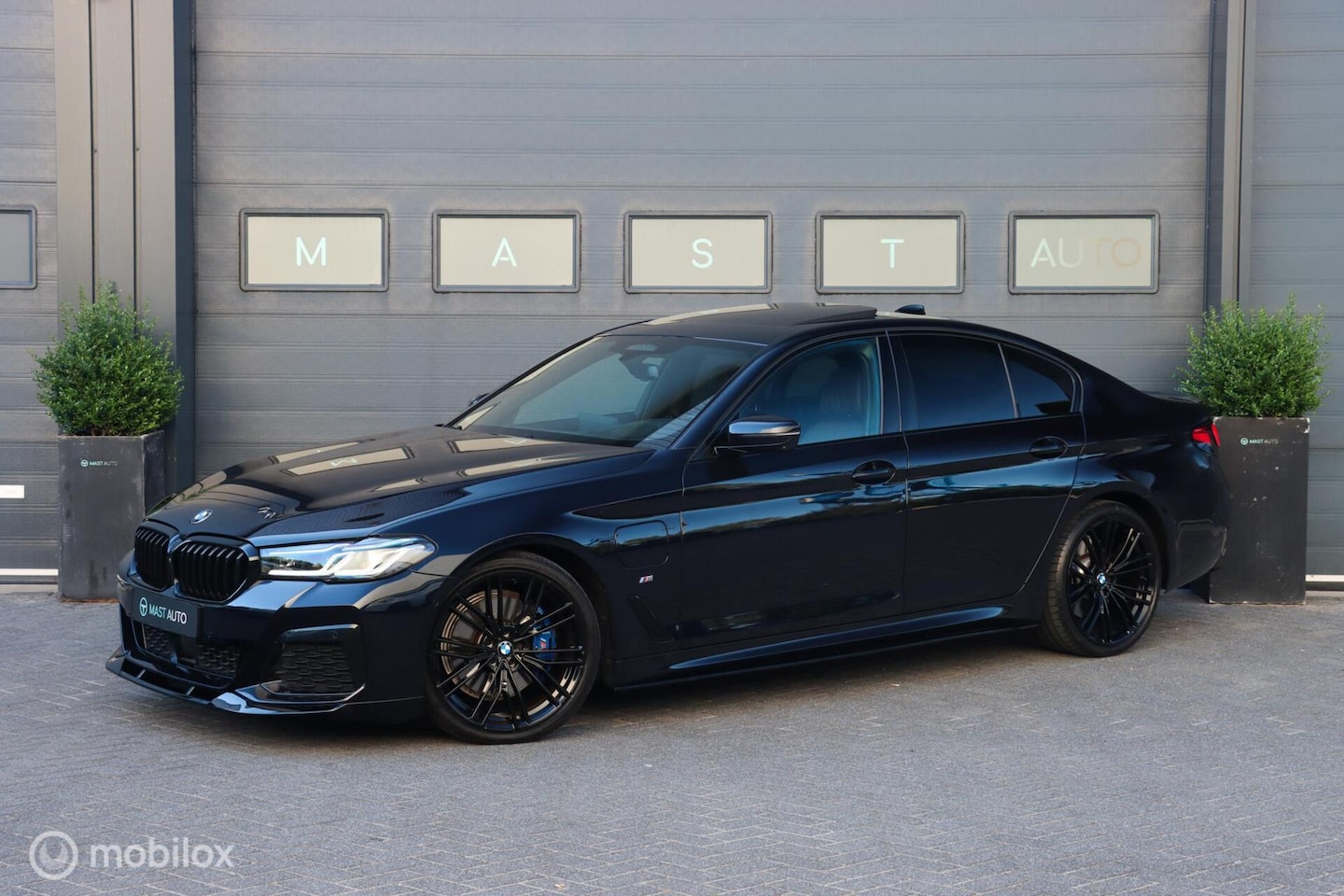 BMW 5-serie - 530e M-Sport|Individual|Pano|Ventilatie|H&K|HUD| - AutoWereld.nl
