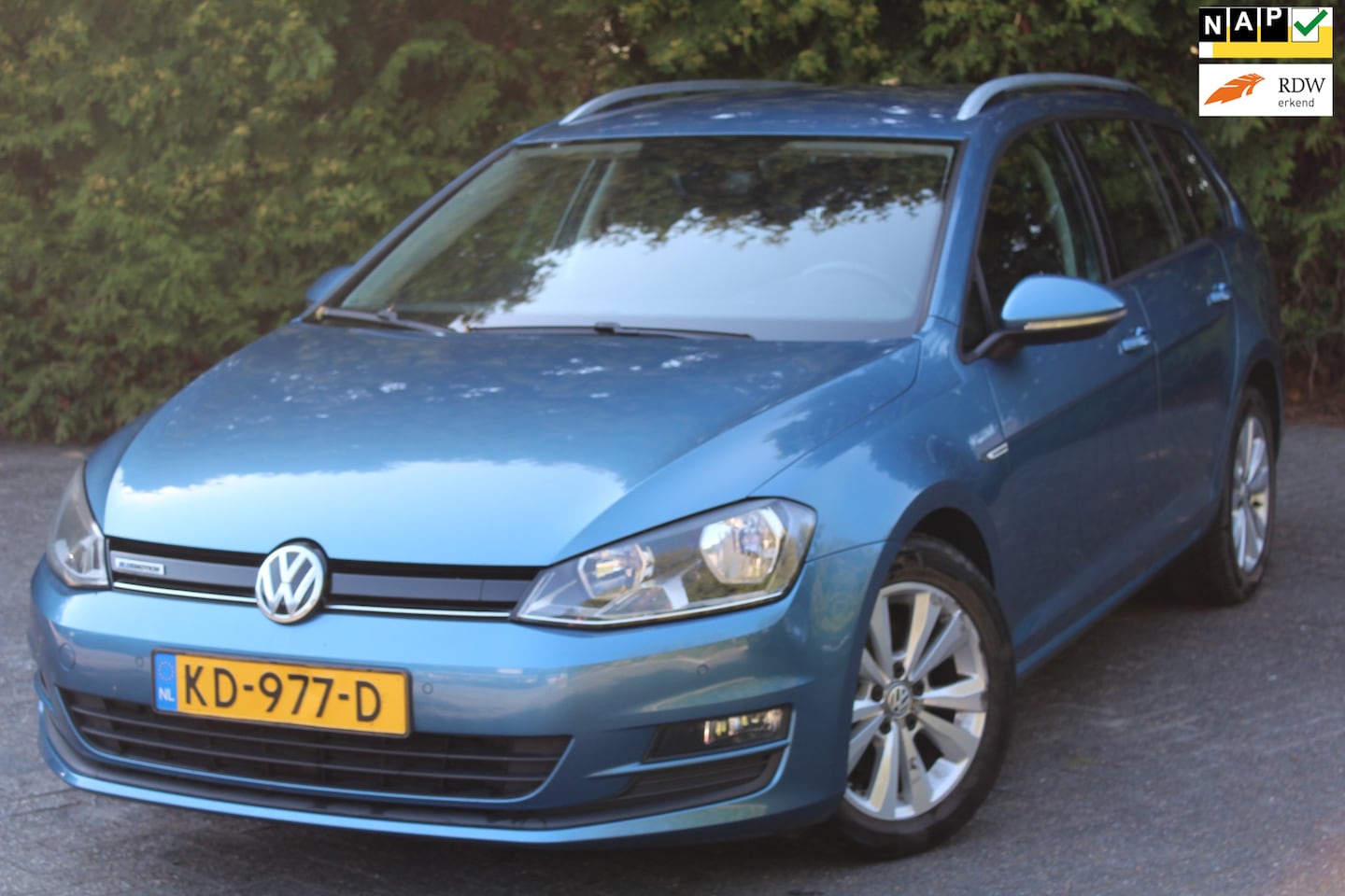 Volkswagen Golf Variant - 1.0 TSI Connected Series 116PK | Parkeercamera | Navigatie | Trekhaak | Cruise Control - AutoWereld.nl