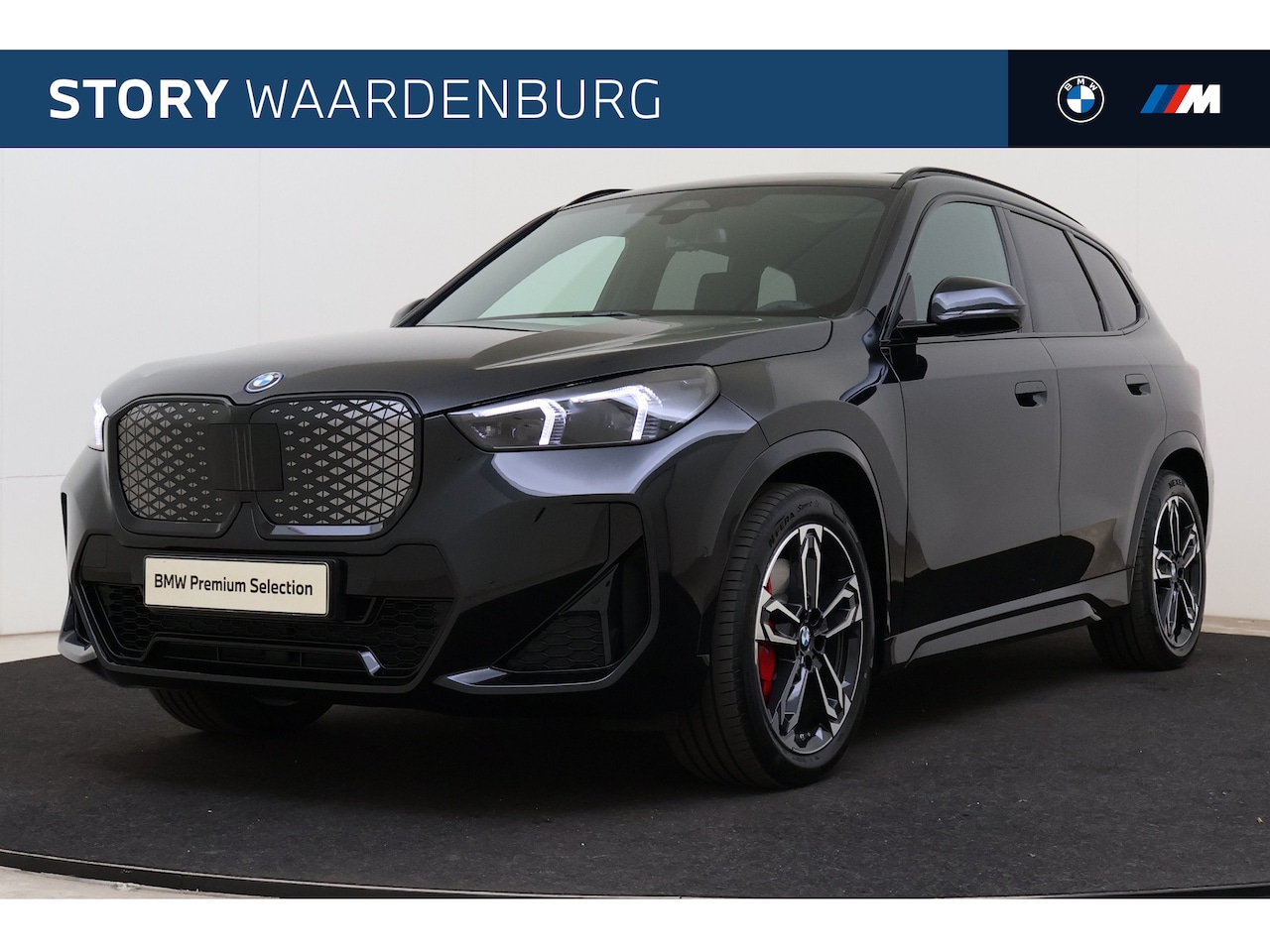 BMW iX1 - eDrive20 M Sport / Panoramadak / Achteruitrijcamera / Sportstoelen / M Adaptief onderstel - AutoWereld.nl