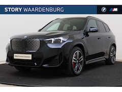BMW iX1 - eDrive20 M Sport / Panoramadak / Achteruitrijcamera / Sportstoelen / M Adaptief onderstel