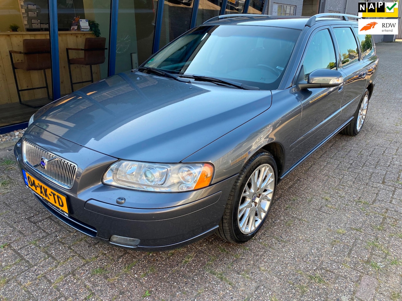 Volvo V70 - 2.4 Edition Sport Automaat LEER / NAVI / TREKHAAK - AutoWereld.nl