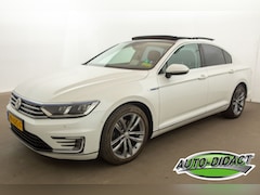 Volkswagen Passat - 1.4 TSI GTE Automaat Pano Digi Dash Navi Clima