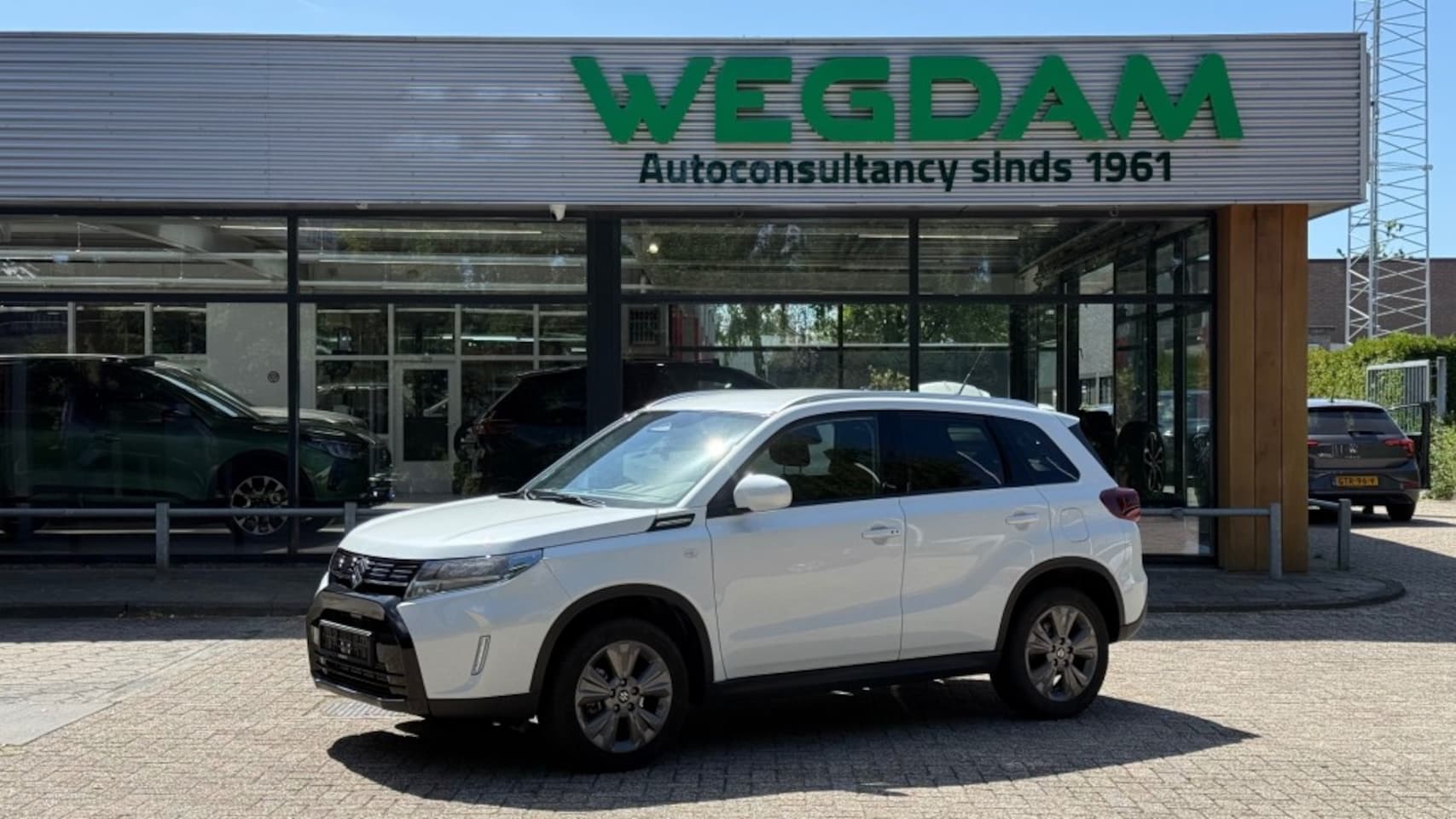 Suzuki Vitara - 1.5 HYB. SELECT ALLGRIP/AWD AUT Trekhaak All-weather band Copy - AutoWereld.nl