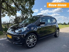 Volkswagen Up! - 1.0 GROOVE UP / PANORAMA / AIRCO / GARANTIE