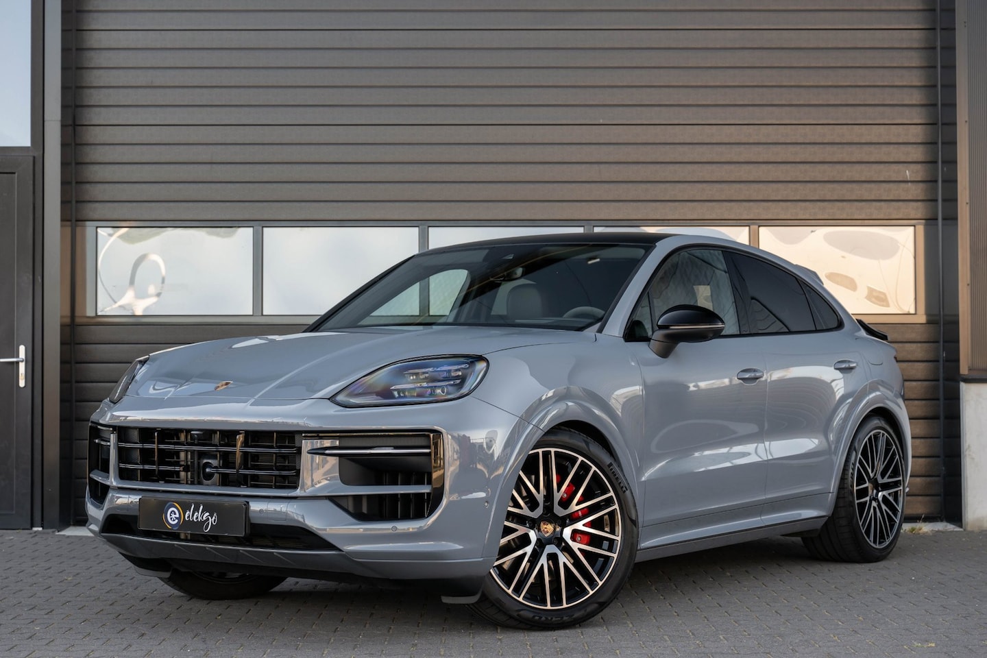 Porsche Cayenne Coupé - 3.0 S E-Hybrid|Pano|Chrono|HuD|Bose|Trekhaak| - AutoWereld.nl