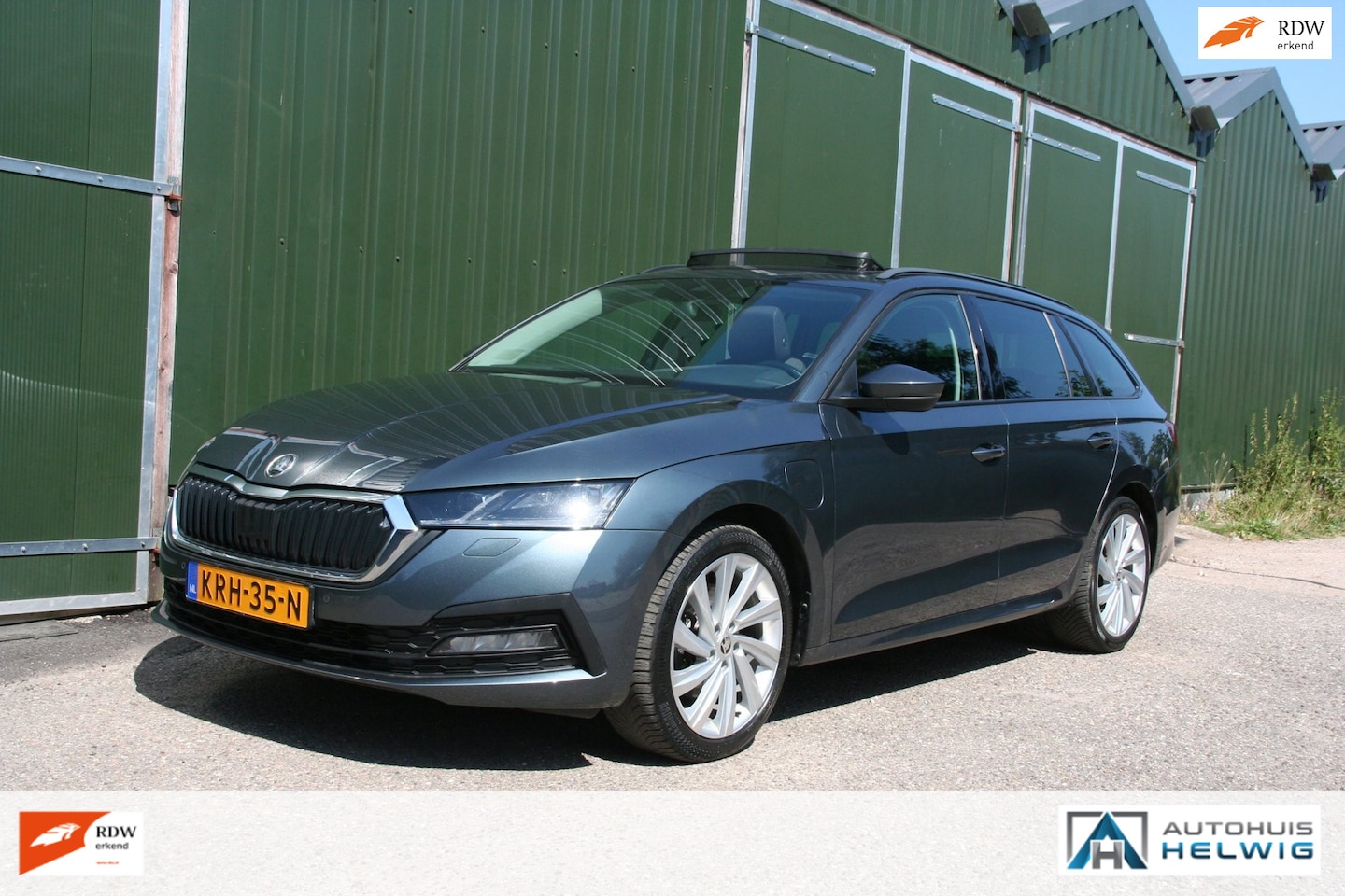 Skoda Octavia Combi - 1.4 TSI iV PHEV Business Edition Plus 1.4 TSI iV PHEV Business Edition Plus, PANORAMADAK, NAVIGATIE - AutoWereld.nl