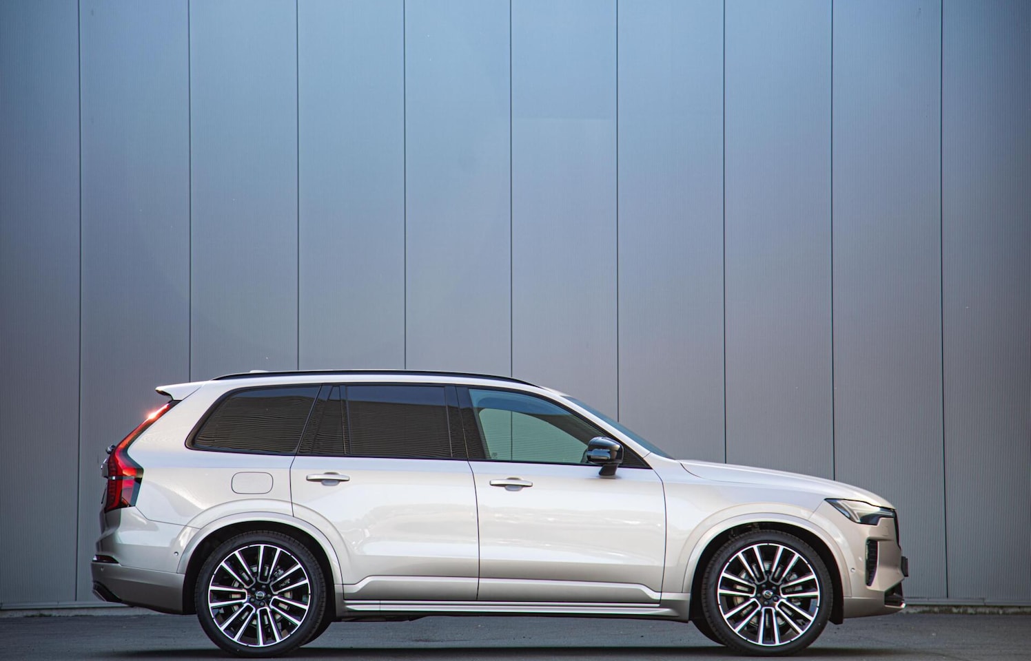 Volvo XC90 - 2.0 T8 Plug-in hybrid AWD Ultra Dark Full Option - AutoWereld.nl