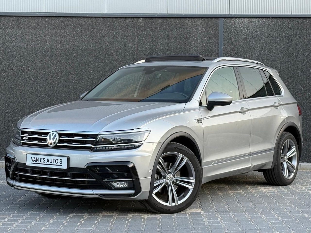 Volkswagen Tiguan - 1.5 TSI 3x R-Line PANO|XENON|VIRTUAL|360CAM - AutoWereld.nl