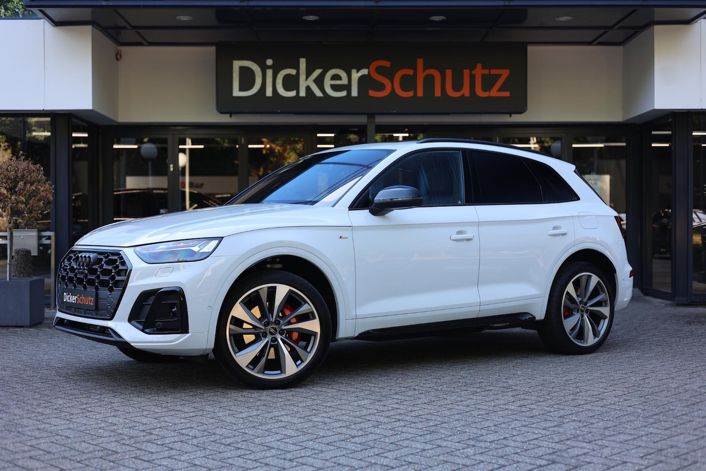 Audi Q5 - 55 TFSIe Competition Pano | Trekhaak | Massage | Head-Up - AutoWereld.nl