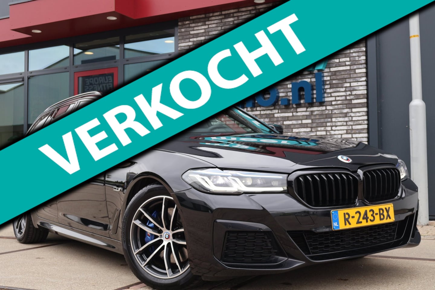 BMW 5-serie Touring - 530e M-SPORT PANO l H/K l SFEER l LED l CARPLAY l LEDER l ORG.NL l DEALER OH l 1e EIG l NA - AutoWereld.nl